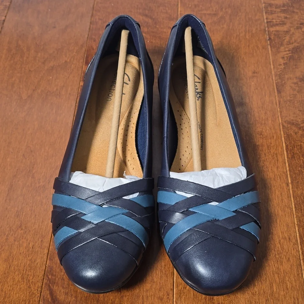 Clarks Sara Clover Navy Combination Leather Ballet Flats 6 NWT - Picture 2 of 11